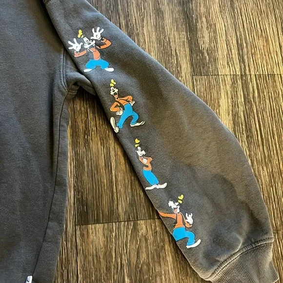 H&M Walt Disney Crewneck - Picture 4 of 8